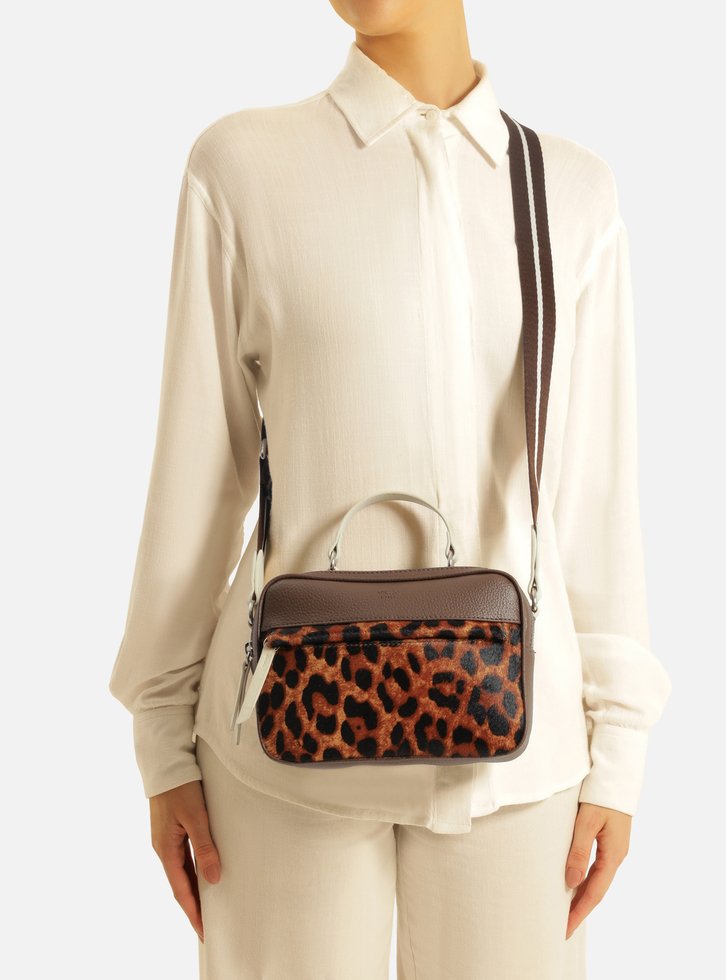Bolsa Tiracolo Animal Print Marrom Arezzo Prione Média ZZ MALL