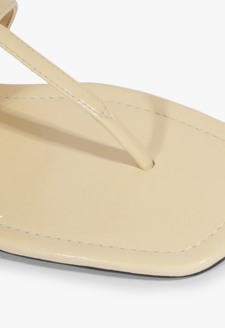 Sandália Rasteira Ornella Couro Branca