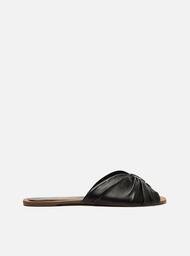 Rasteira Preta Arezzo Couro Flat Drapeada