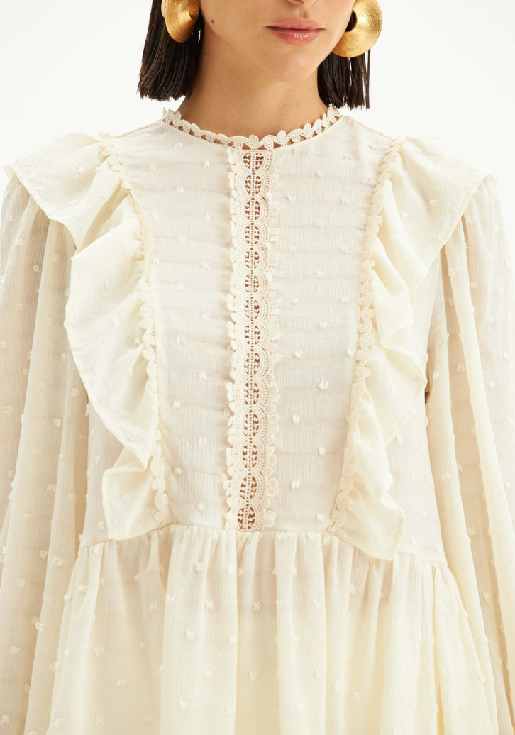 Blusa Branca Lança Perfume Com Babados Manga Longa