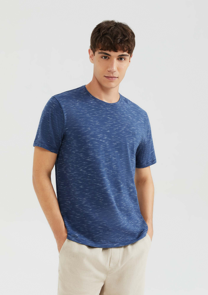 Camiseta Azul Hering Básica Regular Em Malha Jet Com Bordado