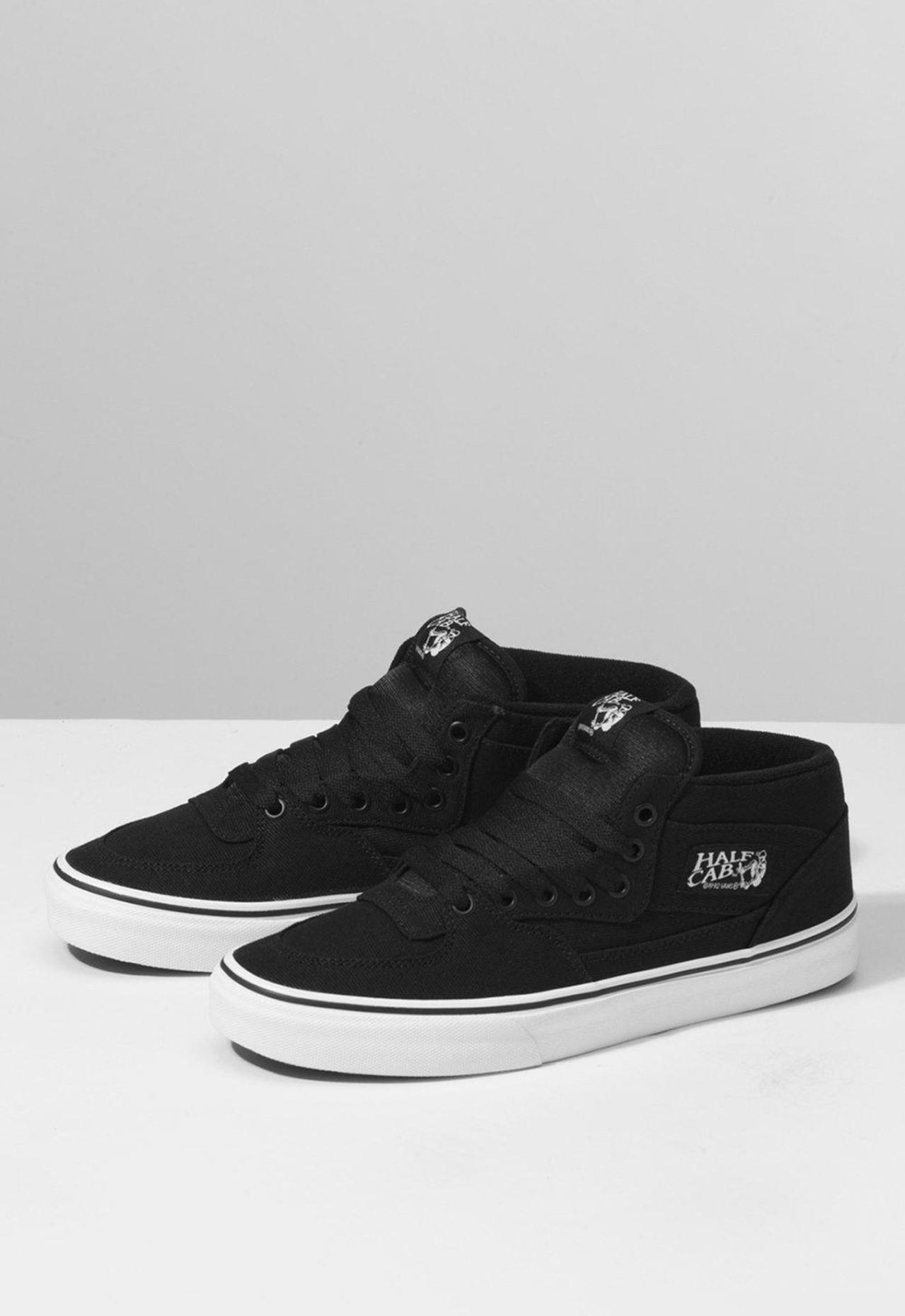 Tenis shop half cab