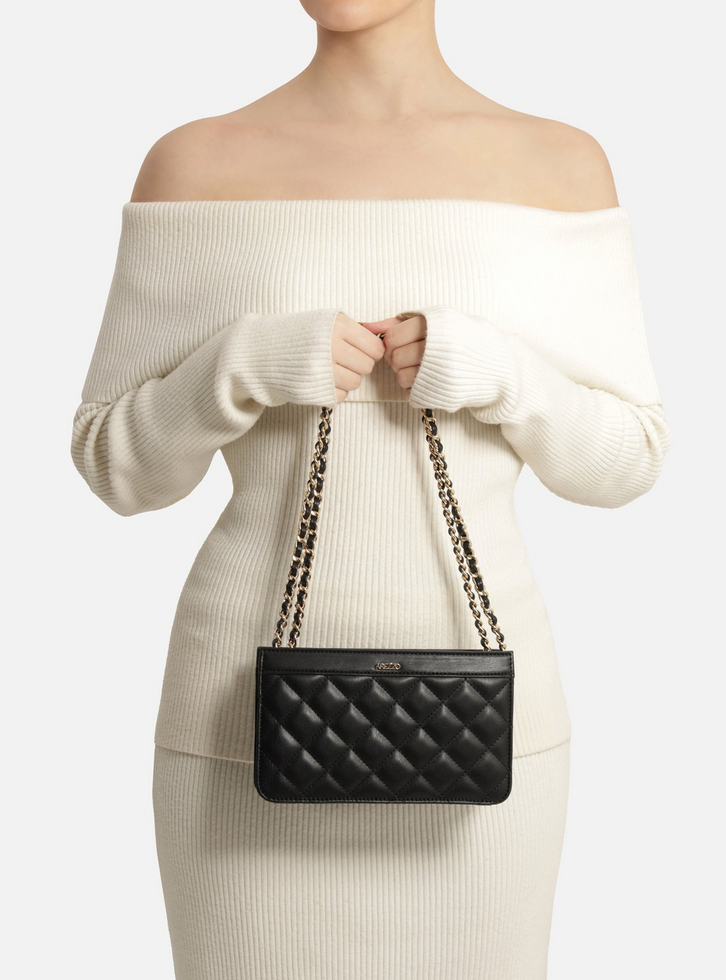 Bolsa Tiracolo Preta Matelassê Pequena Detalhe