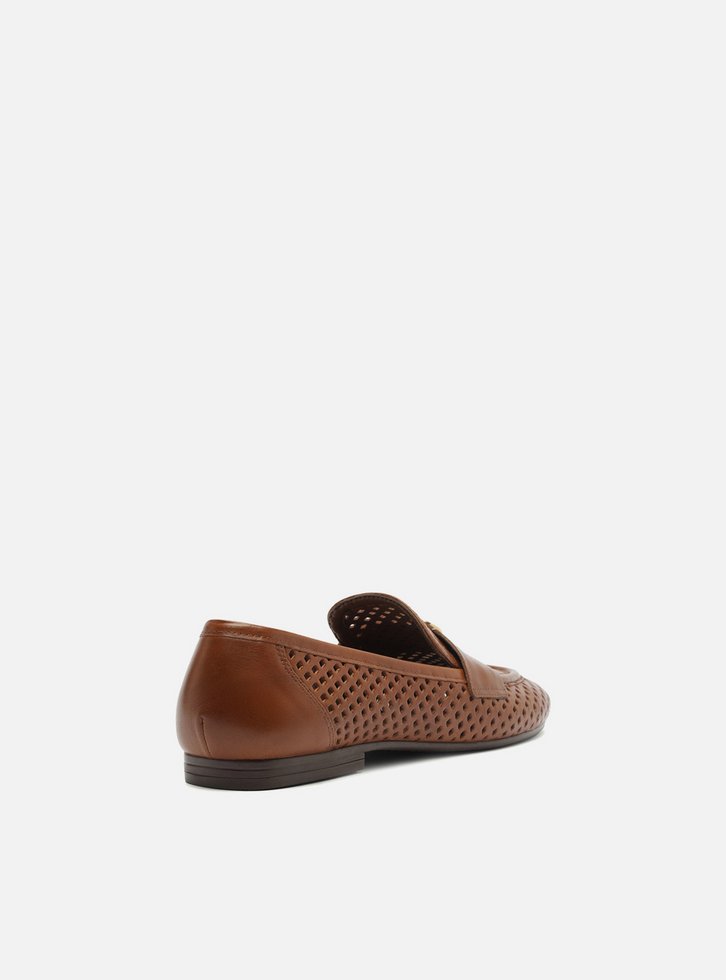 Mocassim Marrom Couro Bico Redondo Vazado Metal