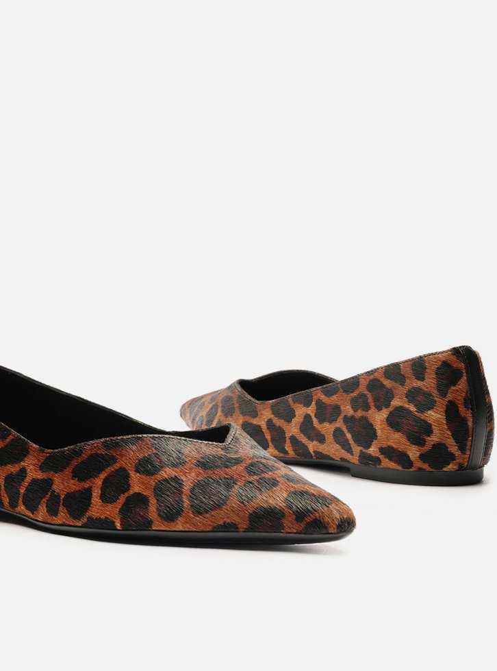 Sapatilha Animal Print Bico Fino Minimal