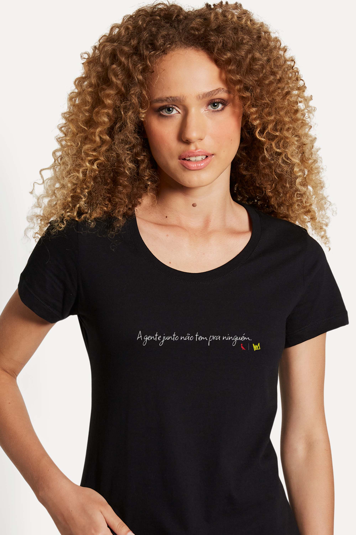 CAMISETA PRETA RESERVA FEMININA A GENTE JUNTO
