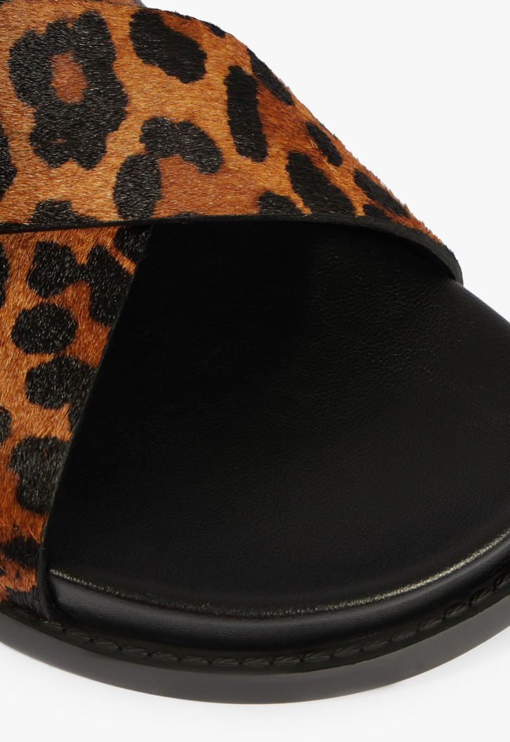 Sandália Papete Couro Fivela Animal Print Marrom