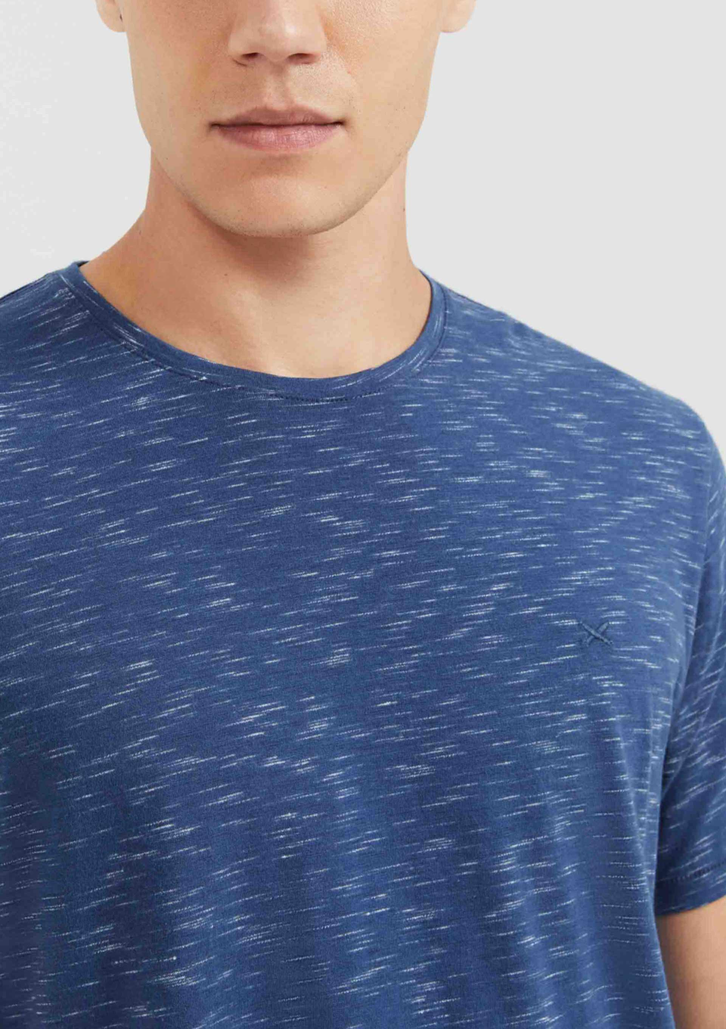 Camiseta Azul Hering Básica Regular Em Malha Jet Com Bordado