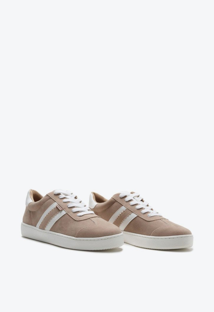 Tênis de Amarrar Rosa Claro Listra Lateral