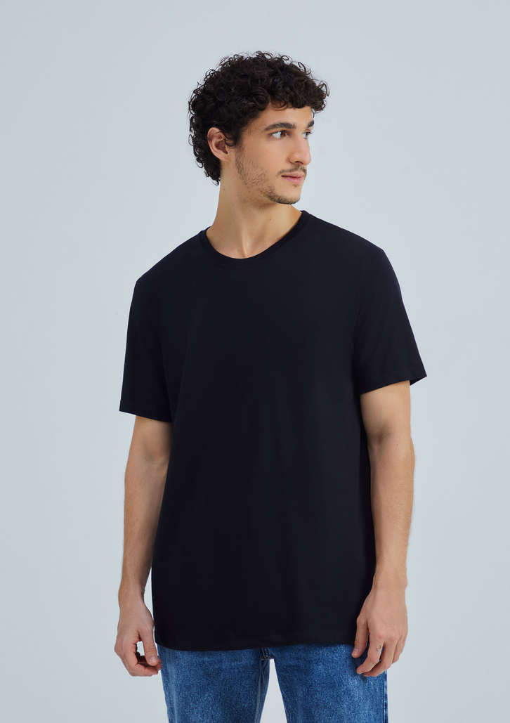 Camiseta Preta Hering Básica Manga Curta Regular World