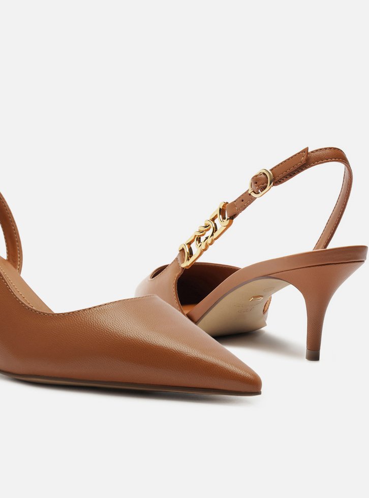 Scarpin Marrom Couro Bico Fino Detalhe Metal