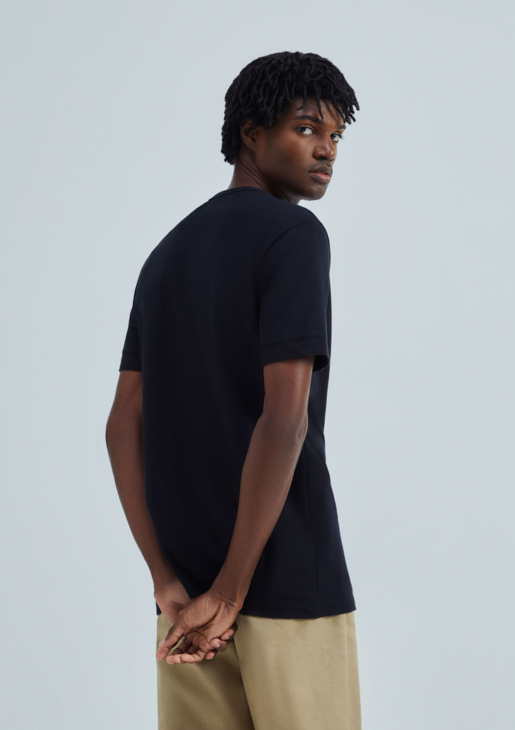 Camiseta Preta Hering  Henley Manga Curta