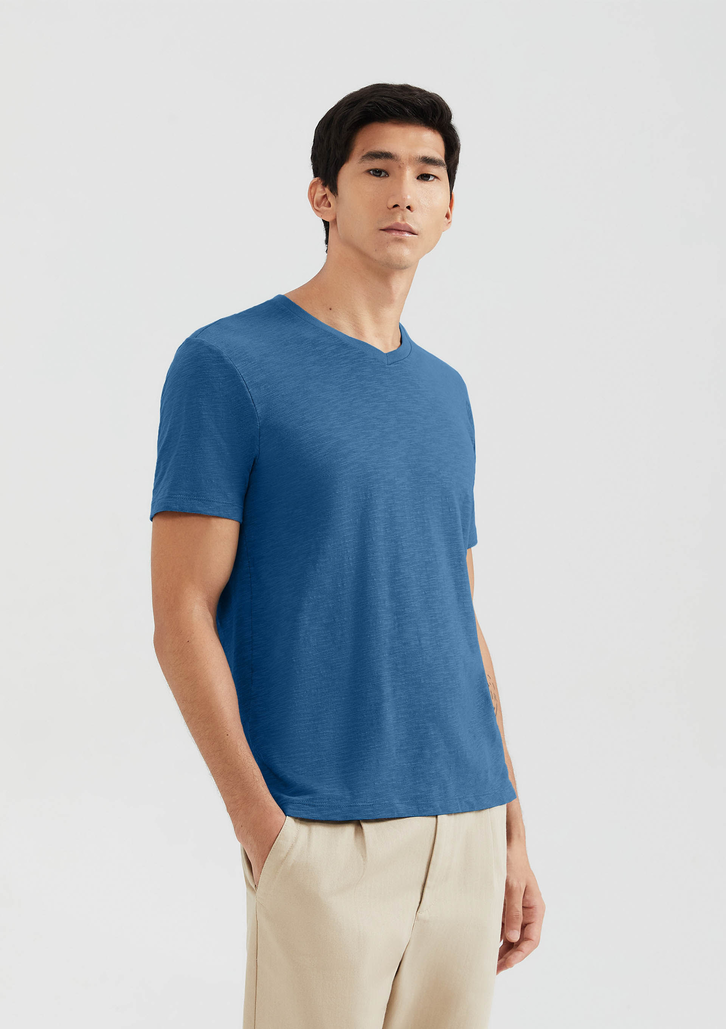 Camiseta Básica Azul Indigo Hering Slim Gola V Em Malha Flamê