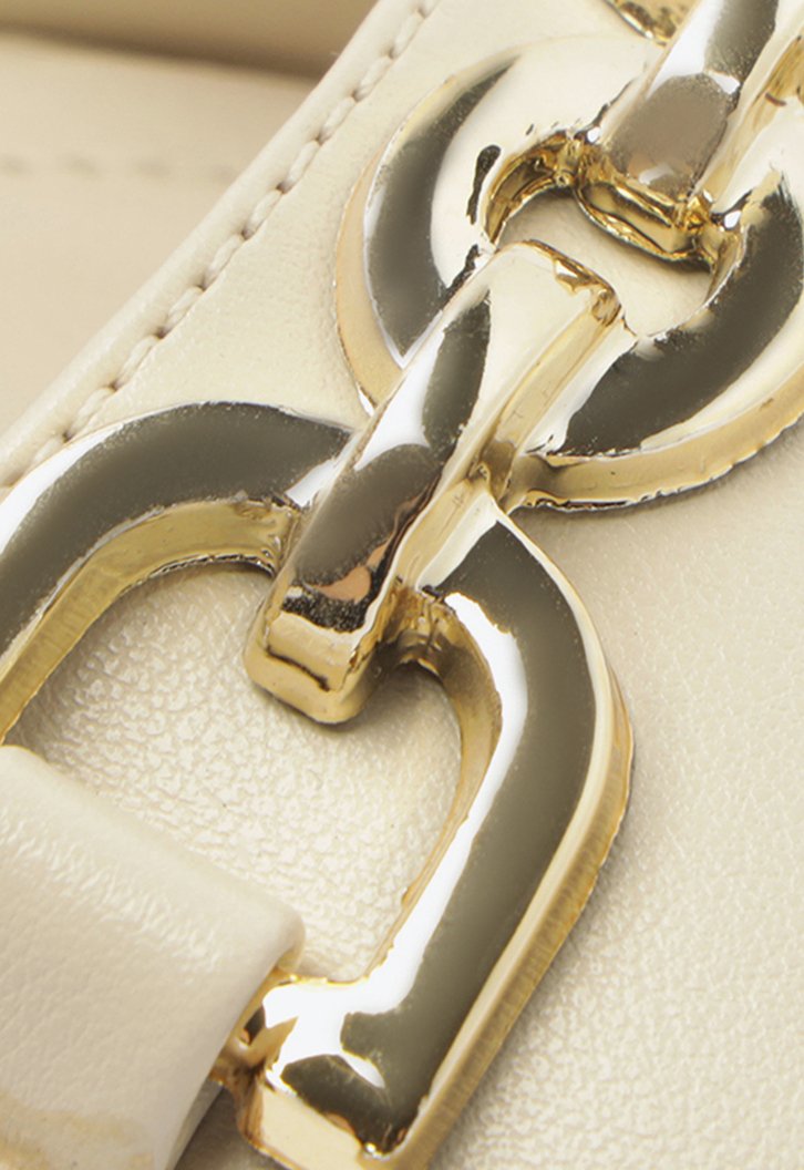 Sapatilha Slingback Bico Quadrado Bridão Branca