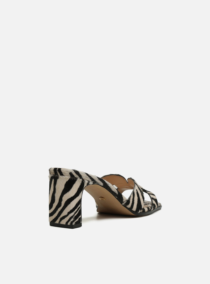 Mule Animal Print Bico Quadrado Tira Vazada