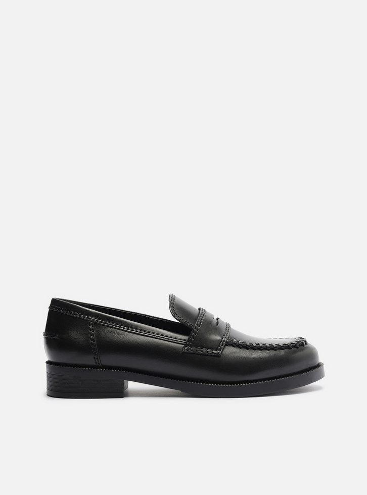 Mocassim Preto Couro Bloco Costuras