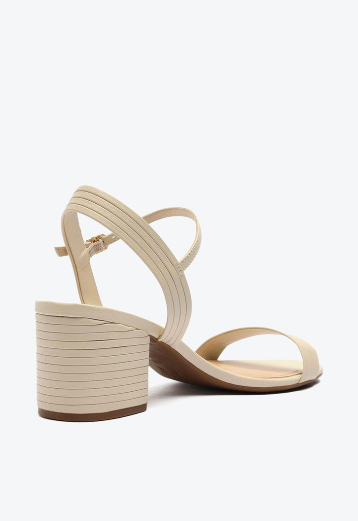 Sandália Off-White Arezzo Salto Bloco Bico Redondo