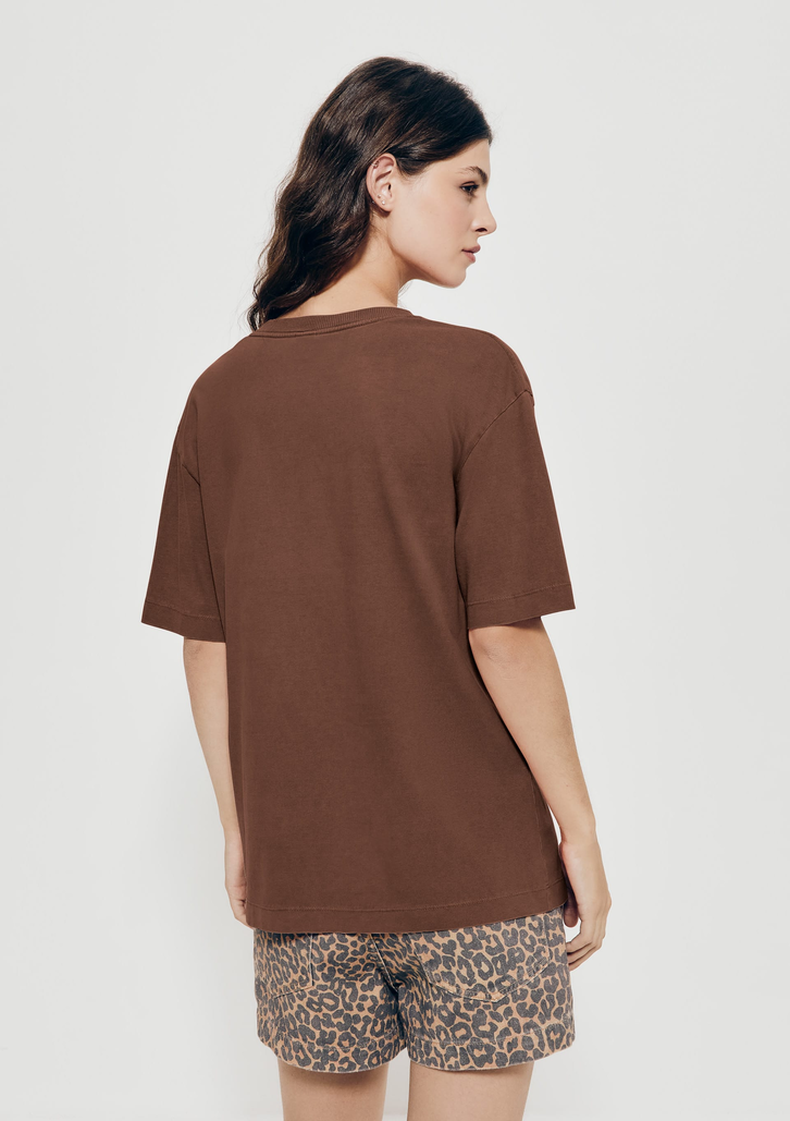 Camiseta Marrom Hering + Livia Oversized Manga Curta