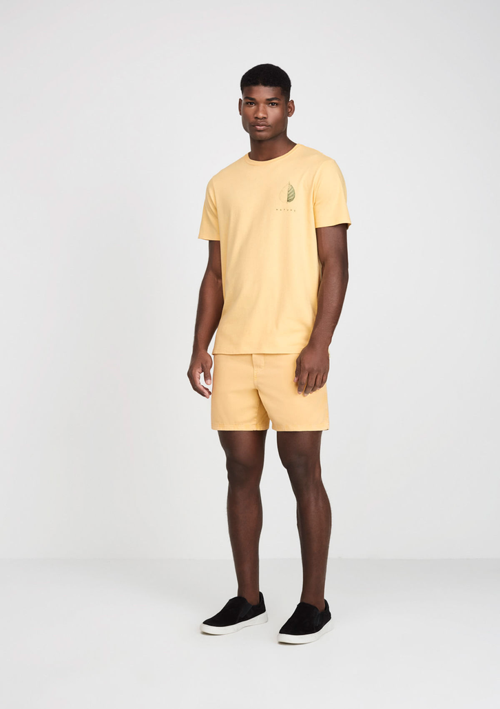 Camiseta Amarelo Médio Dzarm Em Malha Ecológica Estampada