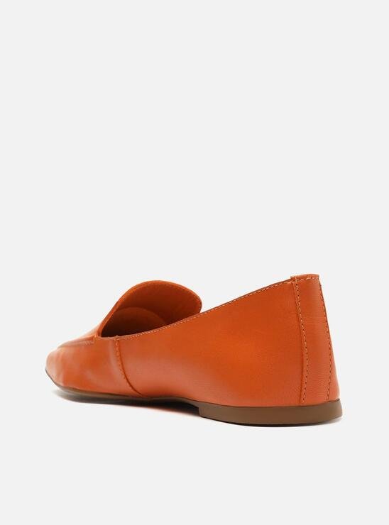 MOCASSIM LARANJA AREZZO COURO BICO QUADRADO COSTURAS