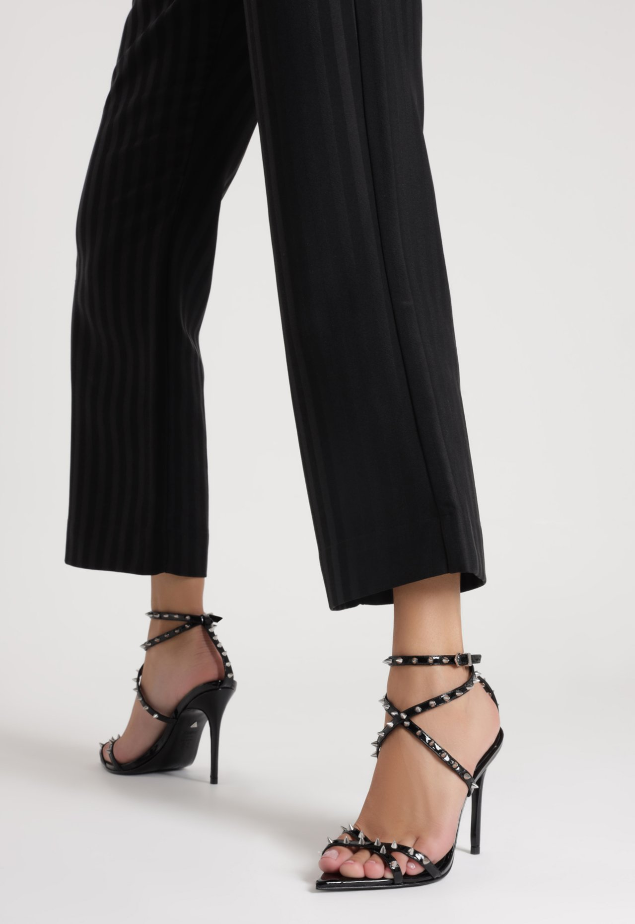 Sandália Preta Schutz Zoey Verniz | ZZ MALL