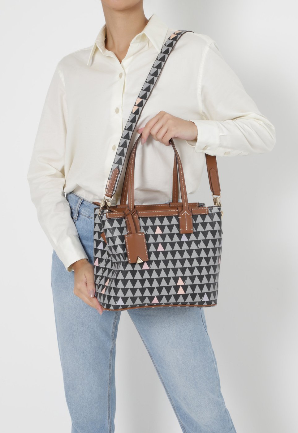 Bolsa Mini Preta Schutz Nina Triangle | ZZ MALL