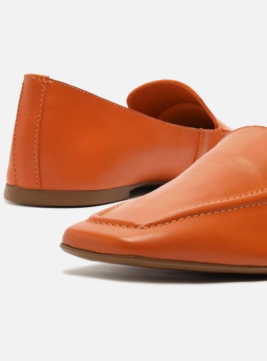 MOCASSIM LARANJA AREZZO COURO BICO QUADRADO COSTURAS