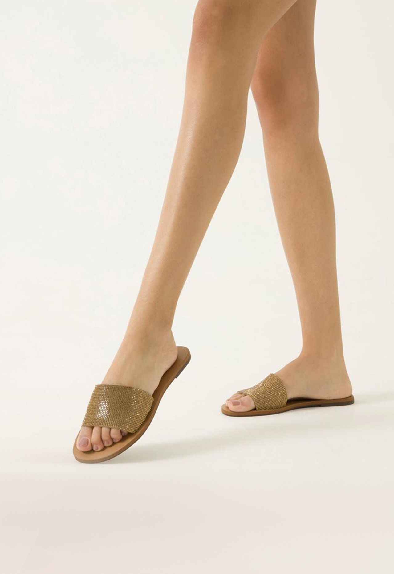 Rasteira Dourada Anacapri Manta Brilhosa | ZZ MALL