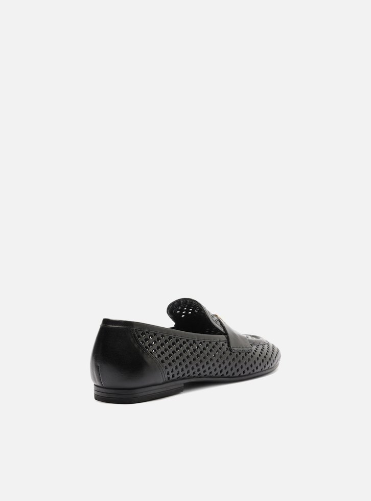 Mocassim Preto Couro Bico Redondo Vazado Metal