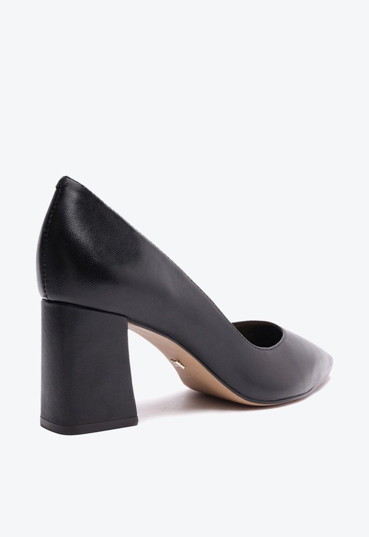 Scarpin Preto Couro Bico Fino Básico City