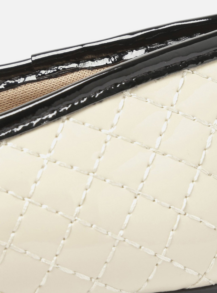 Sapatilha Classic Off-White e Preta