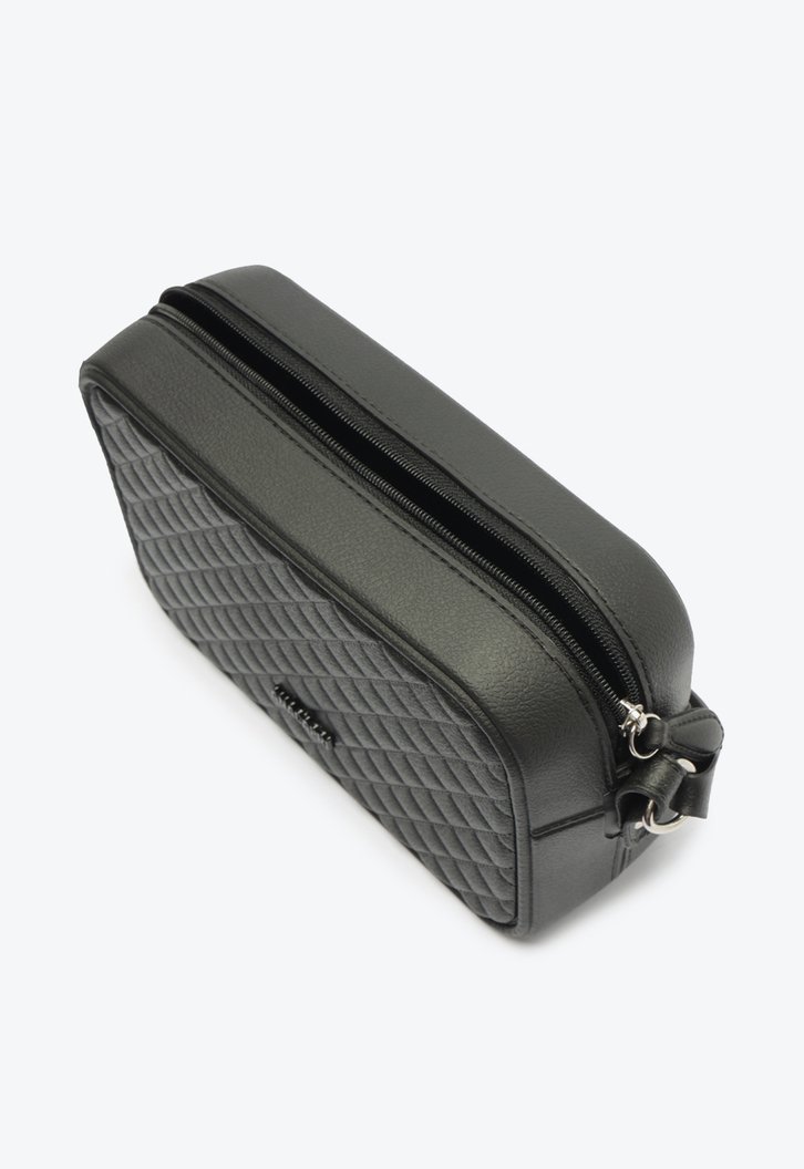 Bolsa Crossbody Média Matelassê Triangular Preto