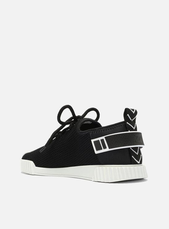 TÊNIS PRETO E BRANCO AREZZO MULTIMATERIAL