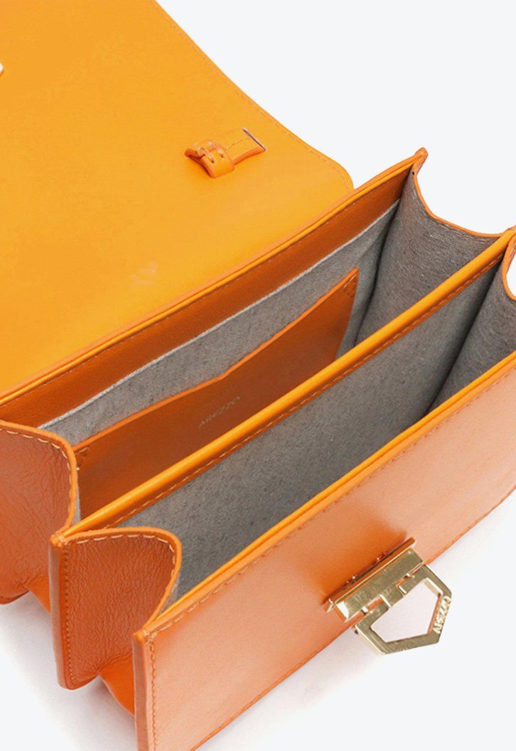 Bolsa Tiracolo Laranja Arezzo Couro Milan Pequena