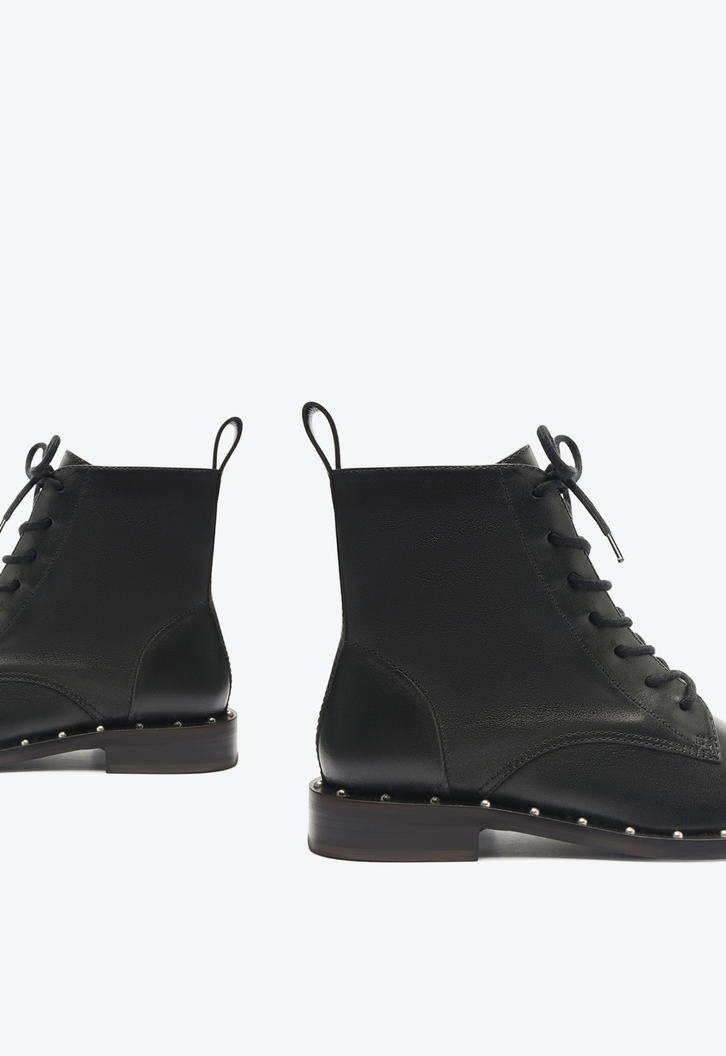 Bota Coturno Tachas Couro Preta