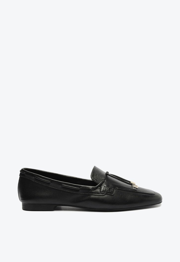 Mocassim Preto Arezzo Couro Bico Quadrado Tira