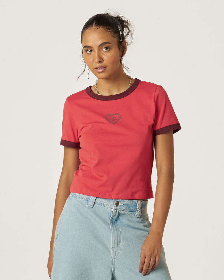 Camiseta Manga Curta Lacey Daze Crimson Haze
