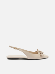 Sapatilha Branca Arezzo Couro Slingback Laço Medalha