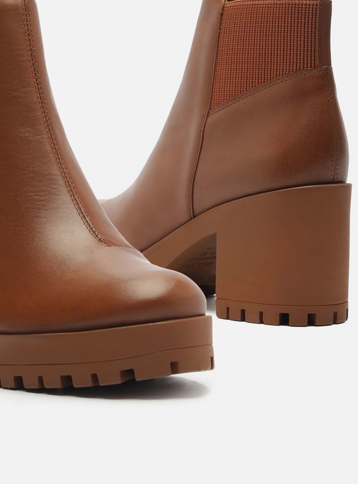 Bota Caramelo Couro Cano Curto Sola Tratorada