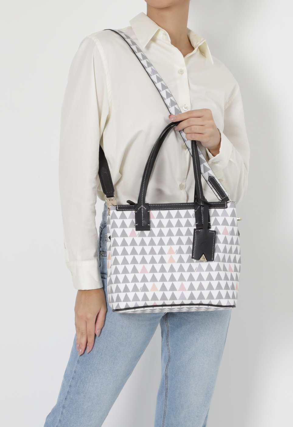 芸能人愛用 Triangle Schutz Estampada Nina Mini Bolsa | MALL ZZ かごバッグ