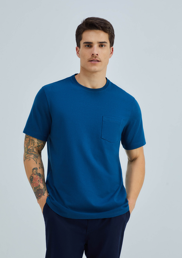 Camiseta Azul Medio Hering Básica Comfort Super Cotton Com Bolso