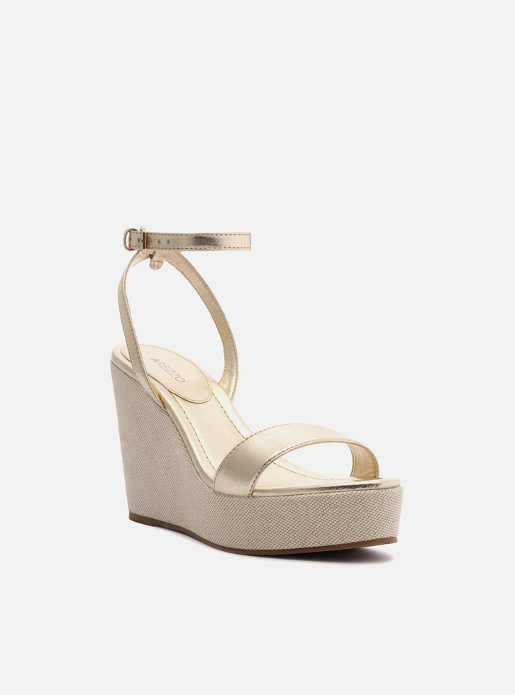 Sandália Metalizada Plataforma Tiras Cassis