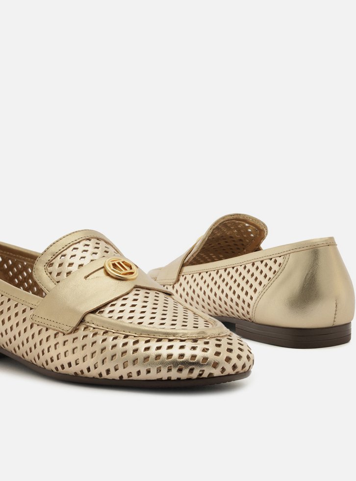 Mocassim Dourado Couro Bico Redondo Vazado Metal
