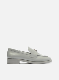 Mocassim Cinza Arezzo Bico Redondo Tira Metal