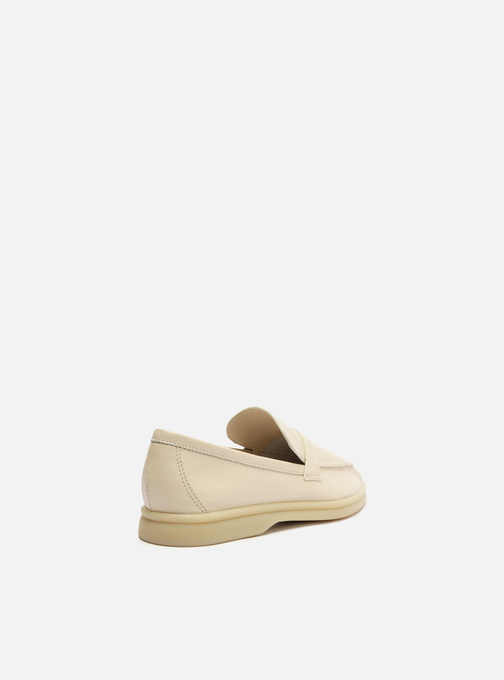 Mocassim Off-white Arezzo Couro Tira Detalhe