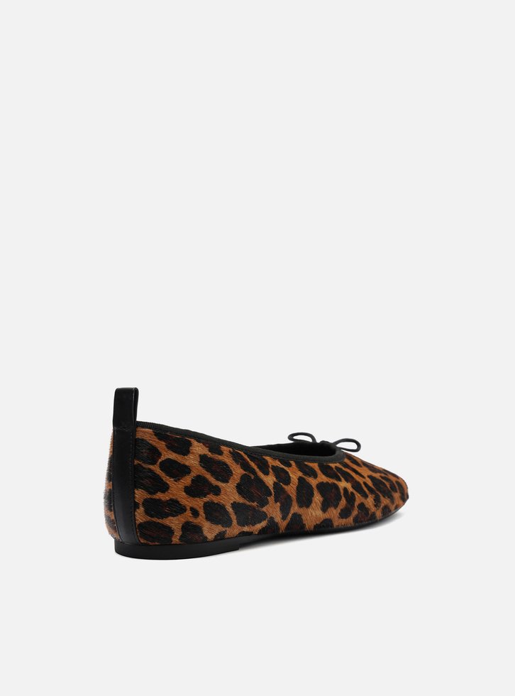 Sapatilha Animal Print Bico Redondo Laço