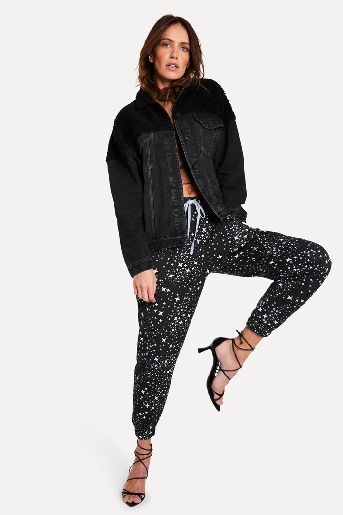 JAQUETA PRETA REVERSA JEANS OVER BLACK SHERPA | ZZ MALL