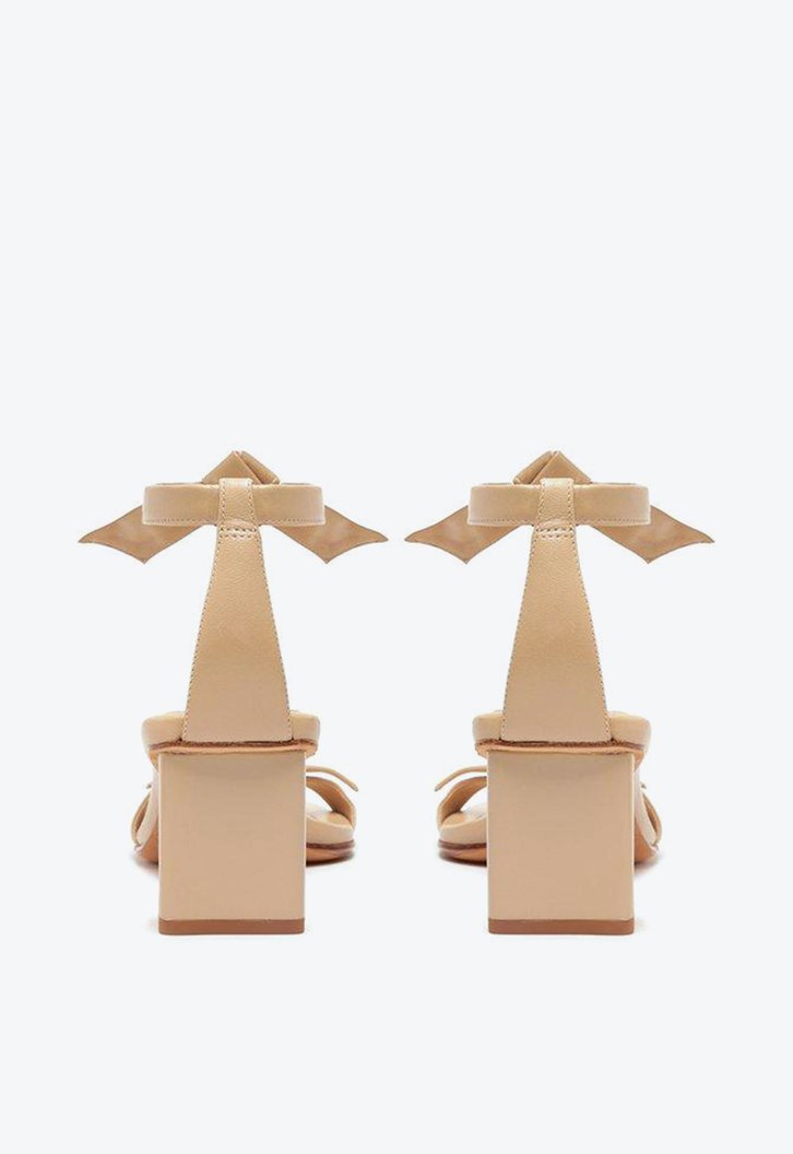 Clarita Pillar 50 Nude