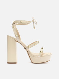 Sandália Meia Pata Off-White Arezzo Tiras Spikes