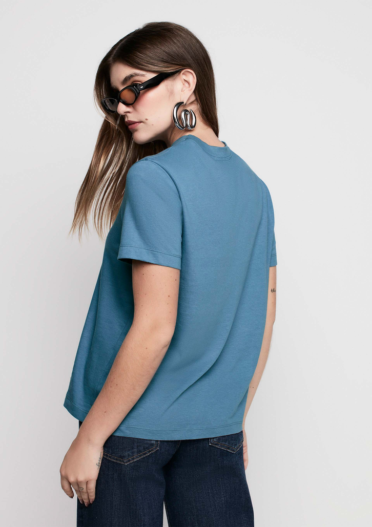 Camiseta Azul Dzarm Reta Decote Redondo Estampada
